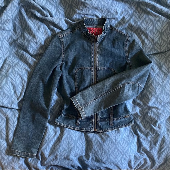 Vintage Guess denim jacket - Picture 2 of 4